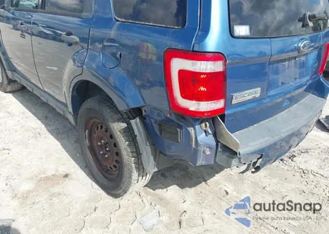 2010 Ford Escape Xlt z USA, uszkodzony, nr VIN 1FMCU9D78AKD30659